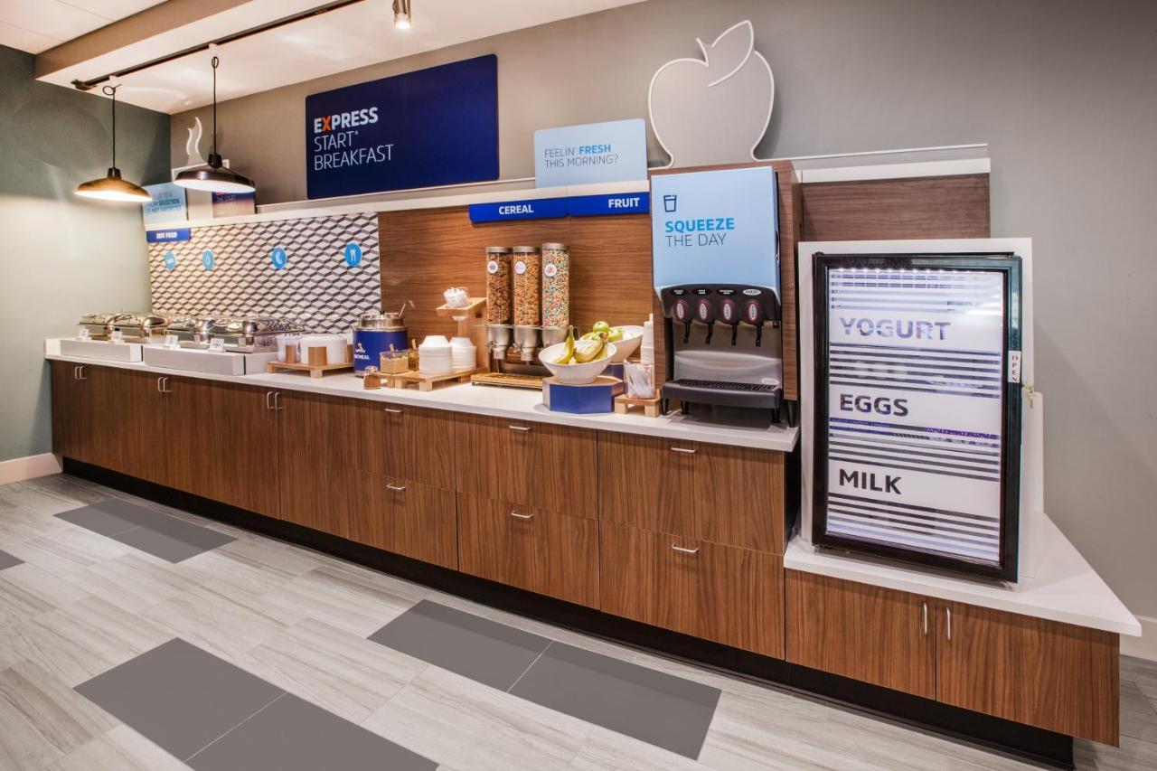 Holiday Inn Express Tallahassee-University Central By Ihg Εξωτερικό φωτογραφία